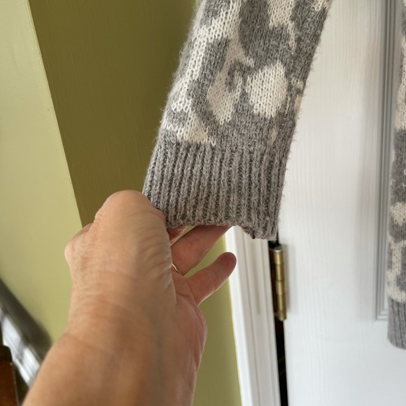 Cardigan - Picture 5 of 8